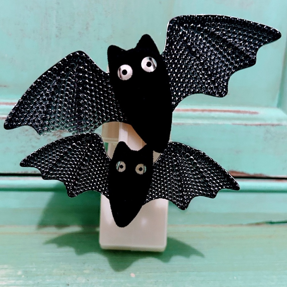 Bath and Body Works Wallflower Plug Halloween Bats Light Up Eyes - Picture 2 of 7